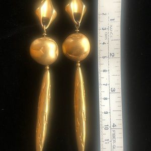 Total Drama !Vintage Dramatic Sculpture Drop clip on Matt Gold plate Earring